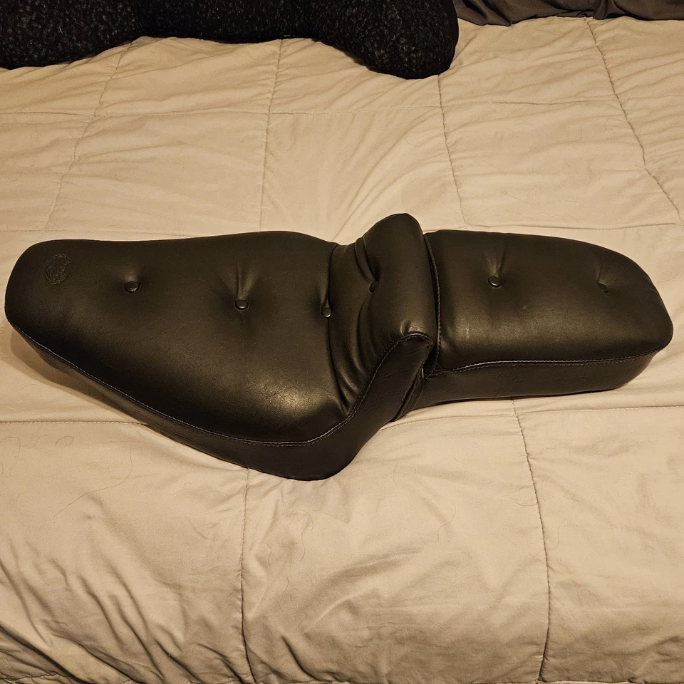 Asiento Mustang 76144 para Harley XL 04-21 Regal Duke - negro Foto 2 de 4