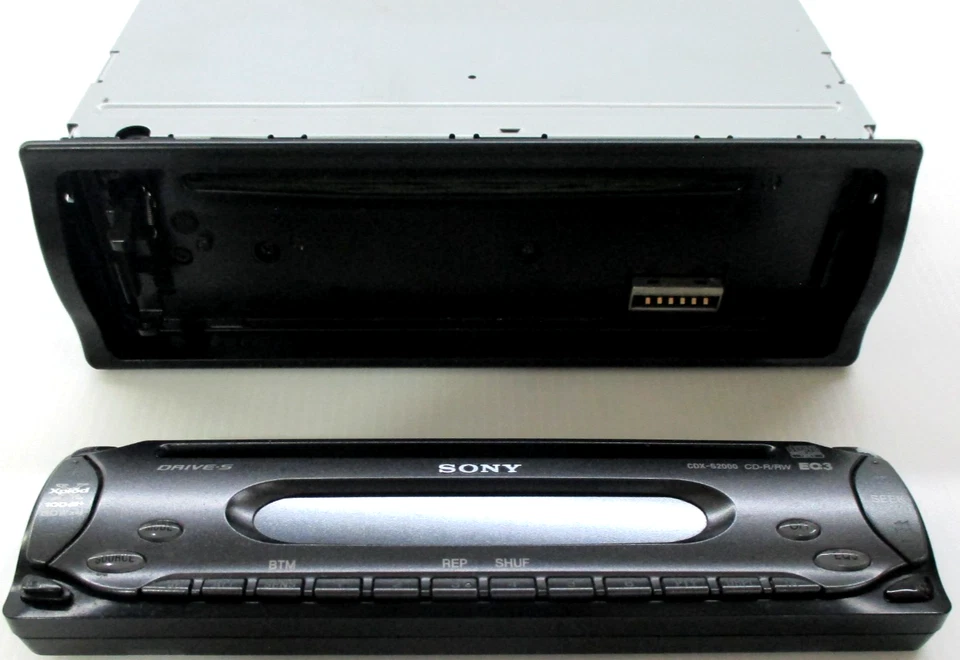 AUTORADIO SONY CDX-S2000 , BLOCCATA IN DEMO , PER RECUPERO PARTI O RIPRISTINO - Immagine 2 di 4