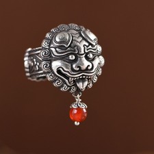 N05 Ring Pixiu Glücksbringer Feng Shui Feinsilber roter Achat verstellbar