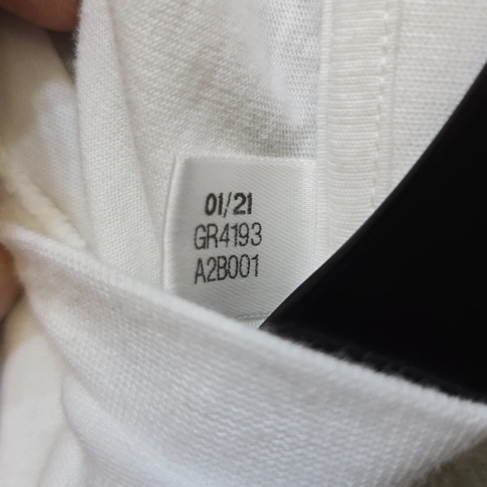 Camiseta The Arsenal Adidas Pequeña Gráfica de Viaje 21/22 Gótica Blanca Cañón 236 Foto 3 de 4