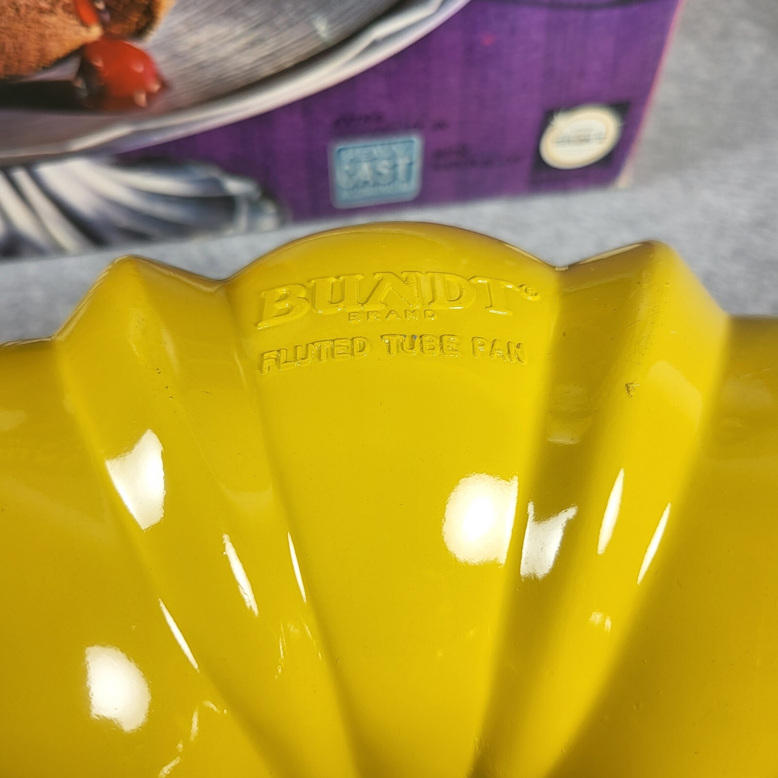 VINTAGE 1965 NORDIC WARE HARVEST MIDCENTURY ENAMEL BUNDT PAN OLD STOCK