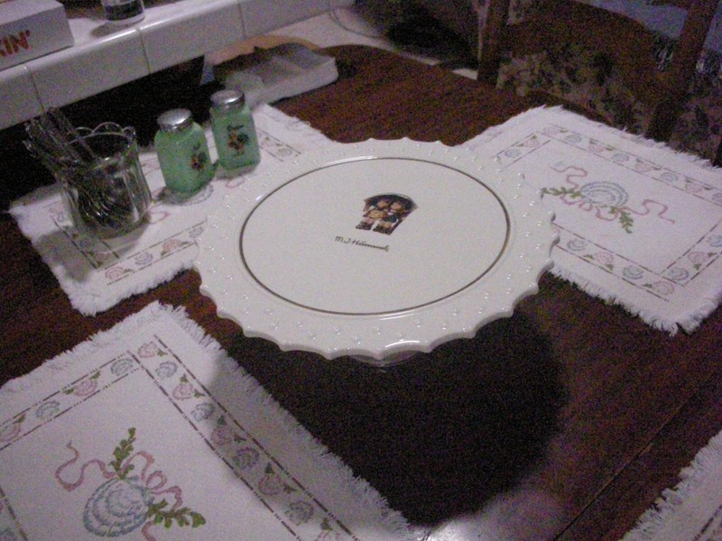 Hummel Pedestal Cake Plate