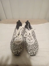 Skechers Bobs Memory Foam Women's Shoes Color Black And White Size 11 SN117029