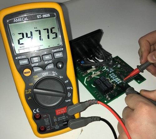AMECaL ST-9929 Professional True RMS Digital Multimeter - Picture 8 of 10