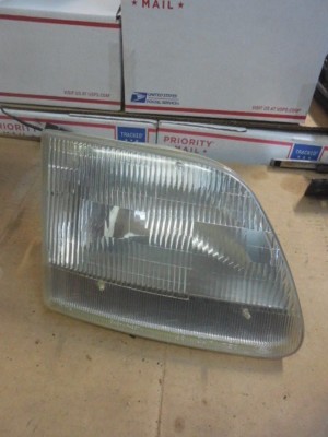 97-02 Ford Expedition OEM RH Passenger Headlight 44ZH-1077-B 