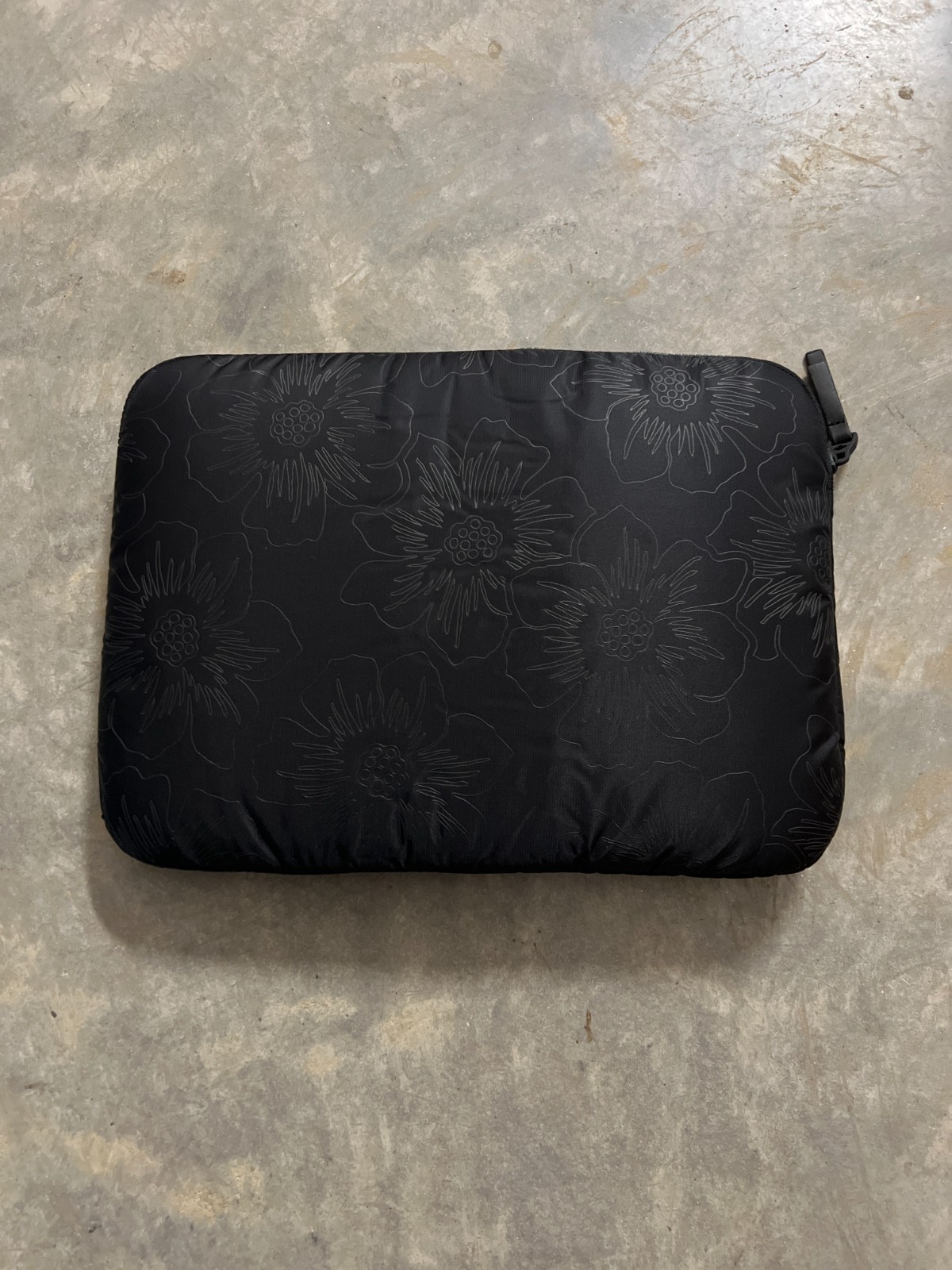kate spade new york - Puffer Sleeve for 16" Laptop - Reverse