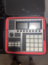 Native Instruments Maschine Standalone Groovebox Sampler - Case Included