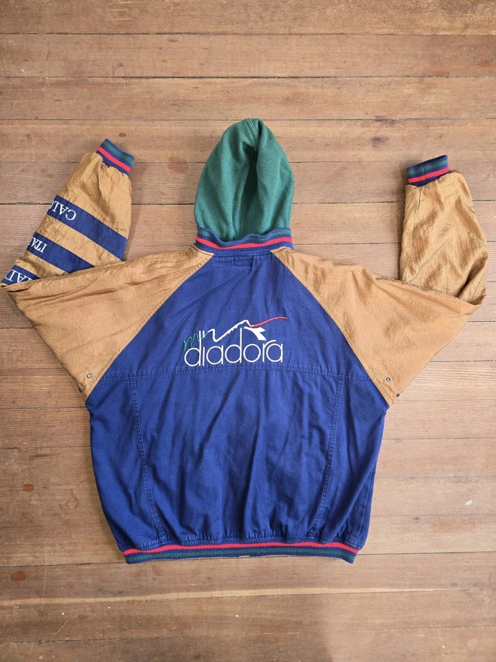 *RARO* ¡¡Rompevientos Diadora vintage con capucha verde de entrada/salida!! Talla mediana Foto 2 de 4