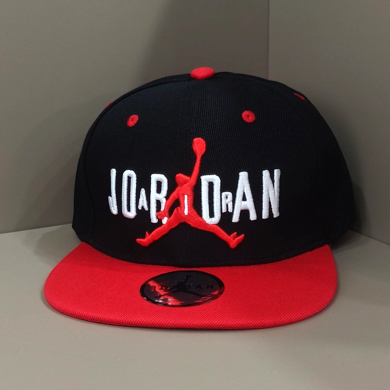 Jordan Outdoor Red Label Embroidered Letter Black Red Block Color Flat Brim Cap
Opens in a new windo