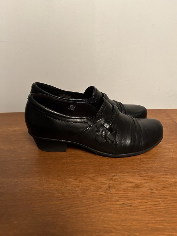 Earth Shoes Womens 8.5 B Casual Loafers Heels SHF14 Black Leather Slip On
