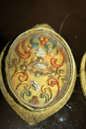 Boite reliquaire travail de couvent du XVIII ème , 3 Saintes reliques - Picture 5 of 7