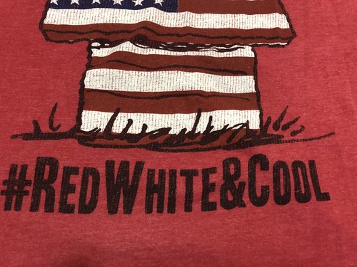 Peanuts Snoopy USA Flag Dog House Medium Red T Shirt - Picture 5 of 5
