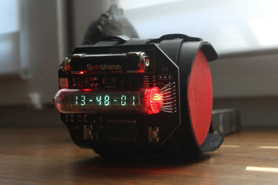 NIXIE VFD ERA WRIST WATCH CLOCK BASED ON IV-21 Date Temparature Display Seconds - Image 3 of 4