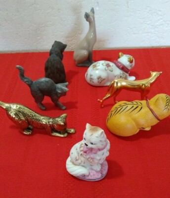 1986 Franklin Mint Curio Cabinet Cats Collection Cat Figurine