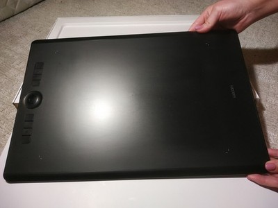 Wacom Intuos PTH860 Pro Large Graphics Drawing Tablet with