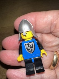 Lego Castle Knight Minifigure Black Falcon set 10039