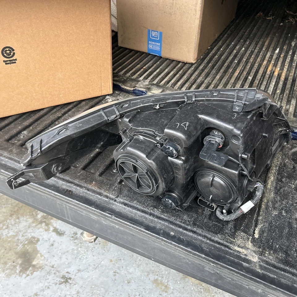 Conjunto de faros - Certificado NSF LKQ CORP GM2503432N para Cadillac SRX 2014 Foto 2 de 3