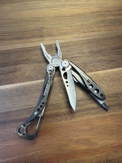 Leatherman Skeletool CX Black Carbon Fiber Multi Tool 154CM Very Good