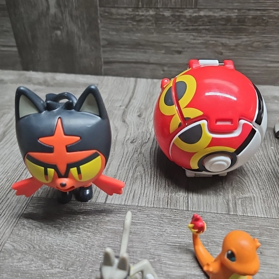 Lote Pokemon Mixto TOMY Happy Meal Mini Figuras De Colección Poke Balls Adorno Llavero Foto 4 de 4