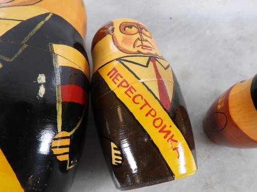5 Pieces Wooden Handpainted Leaders Matryoshka Doll - Picture 7 of 7