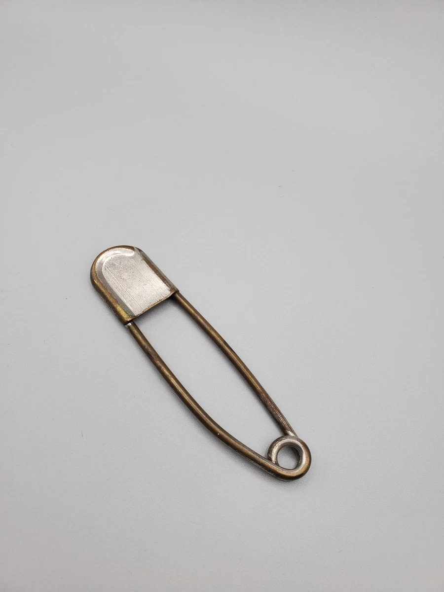 Big safety pin best sale keychain