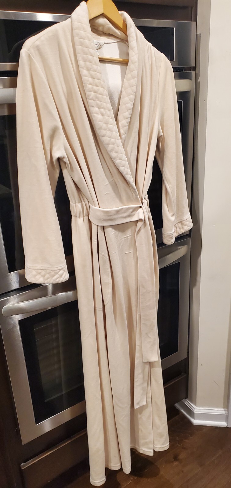 Diamond Tea Vintage Full Wrap Long Creme Gown Medium Gem