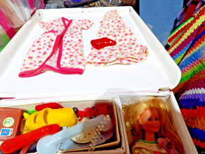 1960's The World of Barbie Doll Case #1002 1968 MATTEL Blue & Green RETRO W/clot