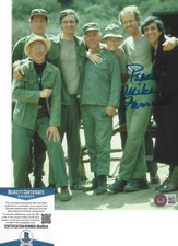 MIKE FARRELL SIGNED 'M*A*S*H' BJ HUNNICUTT 8x10 PHOTO D MASH TV BECKETT COA BAS
