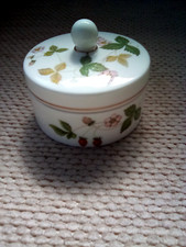 Wedgwood Wilde Erdbeere Runde Schmuckschatulle mit Knopf Deckel