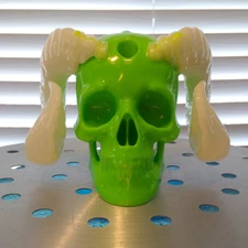 Skull Bong with glow in the dark Ram Horns
