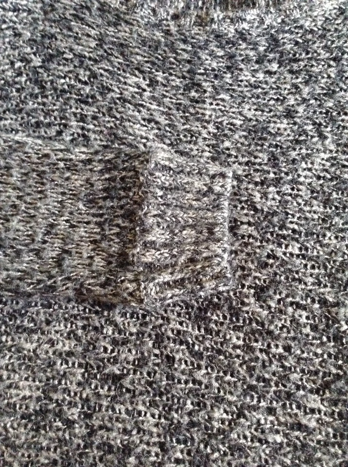 Suéter gris basura y negro jaspeado talla mediana Foto 3 de 4