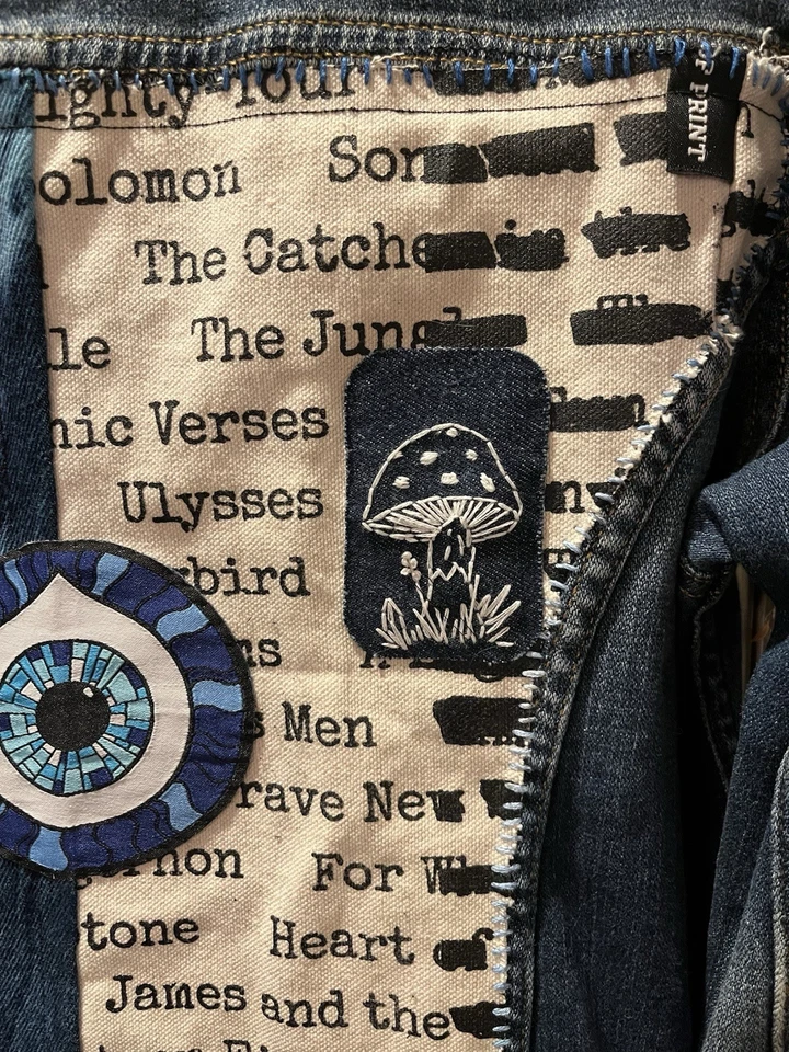 Chaqueta Jean Artesanal Mejorada Rock & Republic Mujer’s Pequeña Evil Eye Tye Dye Foto 3 de 4