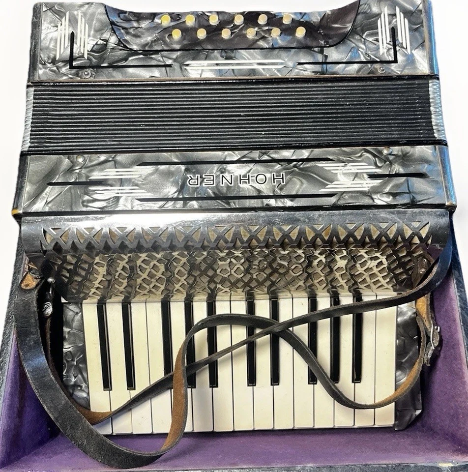 Acordeón Profesional Hohner A-440 Hecho en Alemania Madreperla Gris Metal Foto 2 de 4