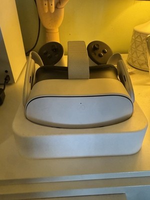 Meta Quest 3S Virtual Reality Headset 128GB