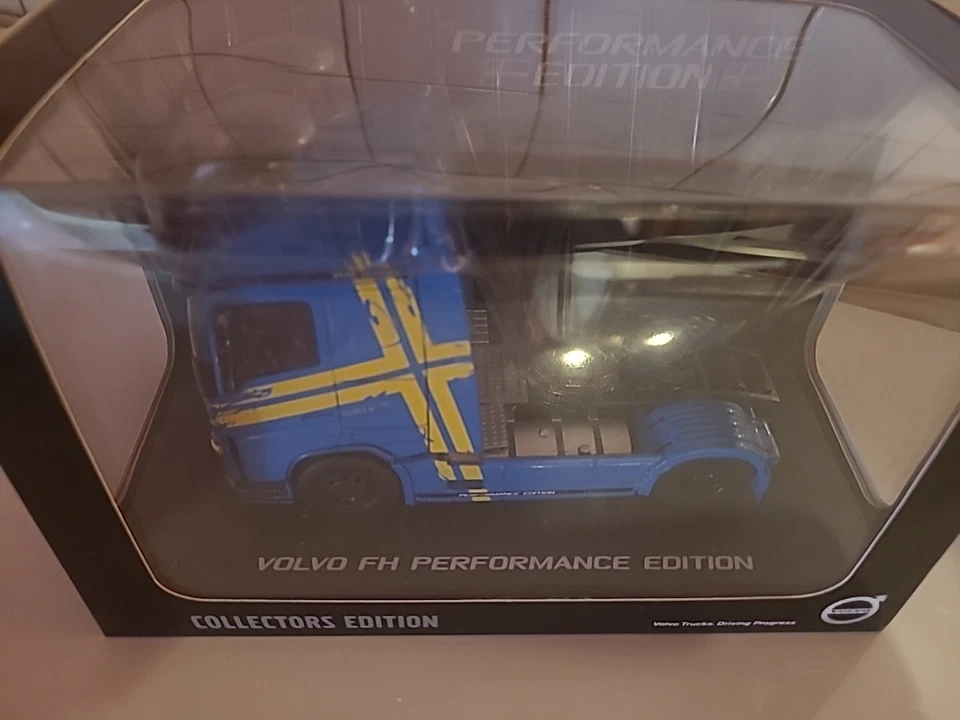 Tracteur VOLVO FH PERFORMANCE EDITION Bleu EXCLU - Photo 2/4