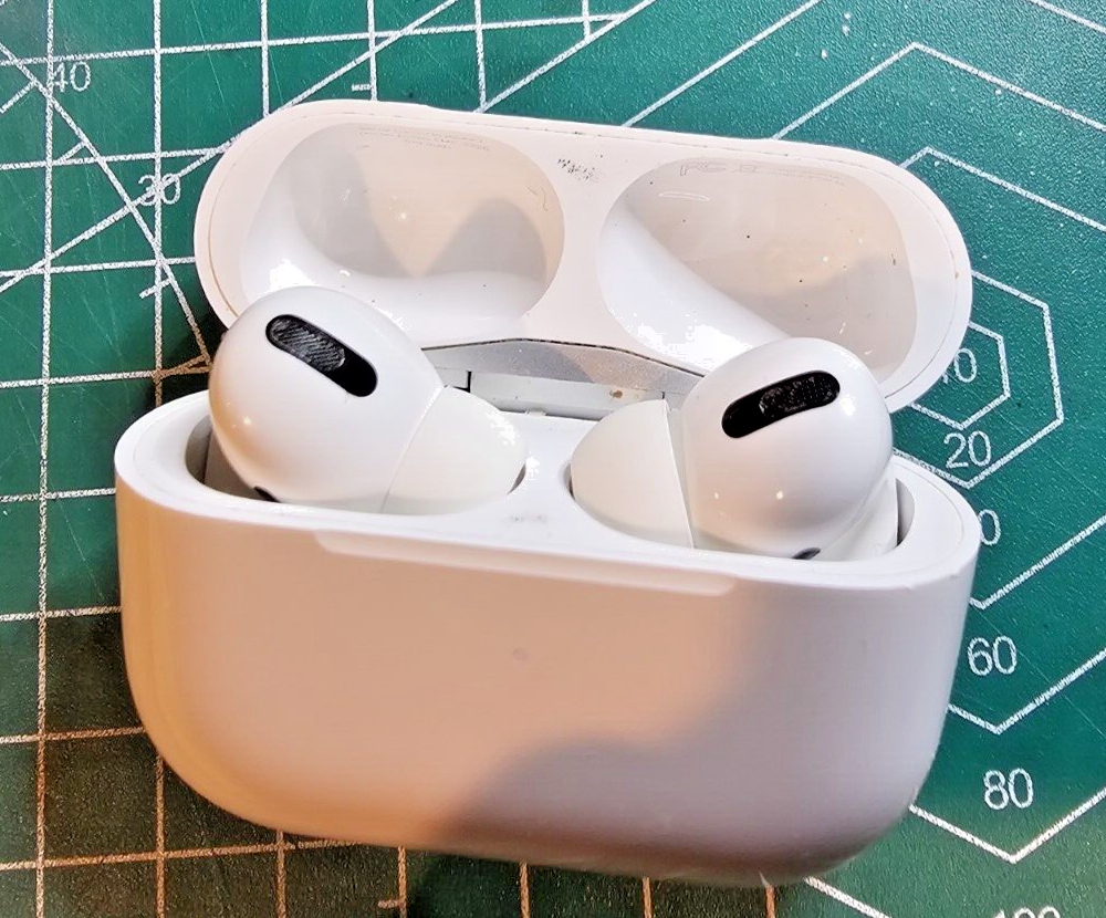 Apple Airpods Pro - R: A2084 / L: A2083 with Charging Case A2190