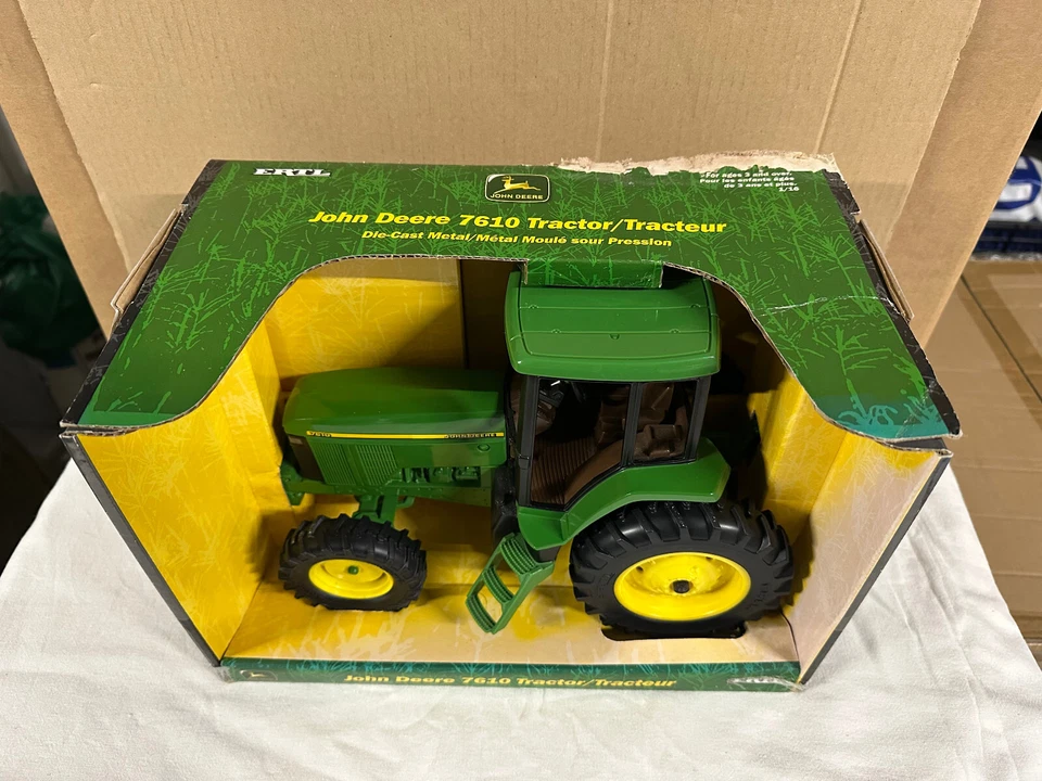 JOHN DEERE 7610 TRACTOR - ERTL - SCALA 1/16 - Immagine 2 di 4