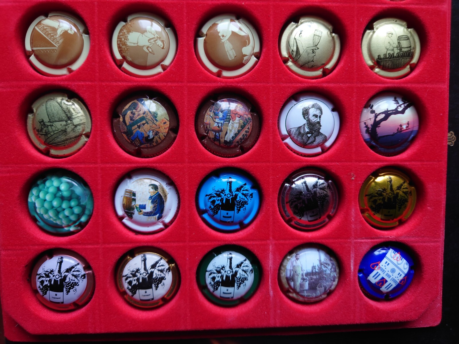 40 Capsules de Champagne Génériques Séries mais aucun