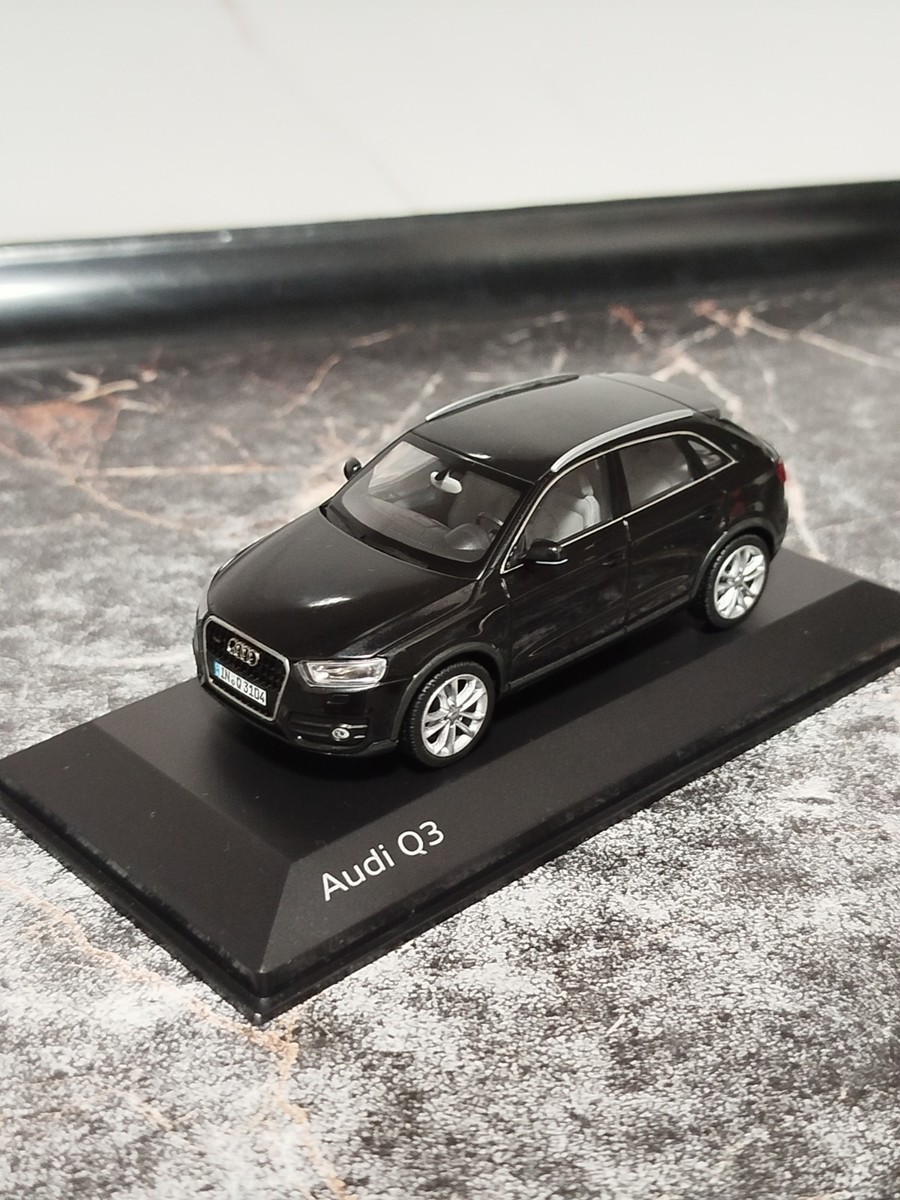 Audi アウディQ3 ミニカー 1/43スケール Audi アウディQ3 ミニカー 1/43スケール （Audi アウディQ3