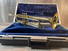 R Medalist Trumpet With Case Accessories
