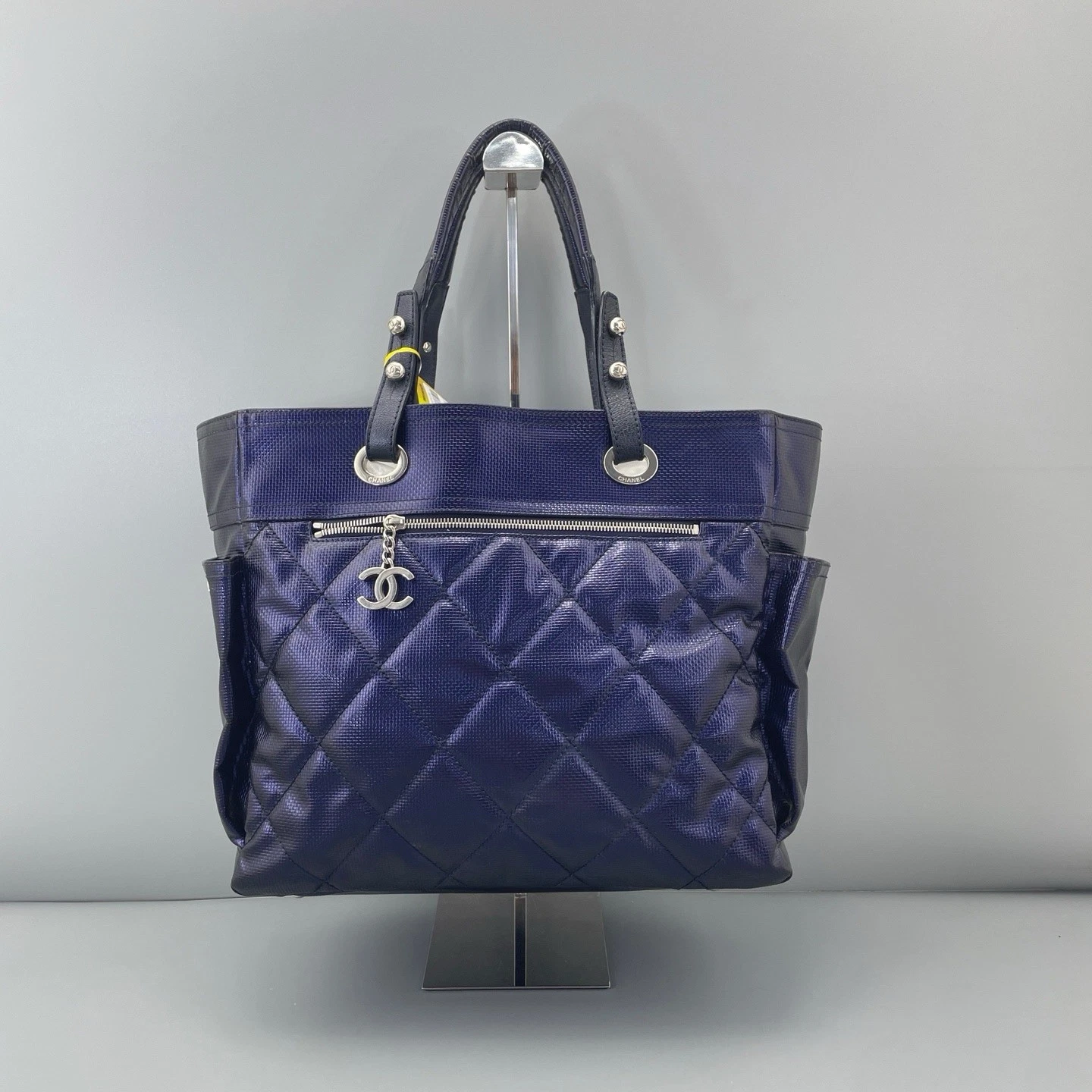 Chanel — Authentic Pre-owned Chanel Quilted Navy Blue Front Zip CC Charm Designer Tote