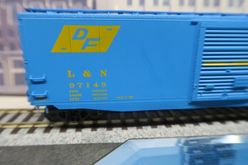 INTERMOUNTAIN HO SCALE 40915-06 LOUISVILLE & NASHVILLE 50' SD BOX CAR! READ! - Picture 4 of 21