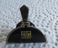 Pin: Soir de Paris von Bourjois in Flakonform selten, rare