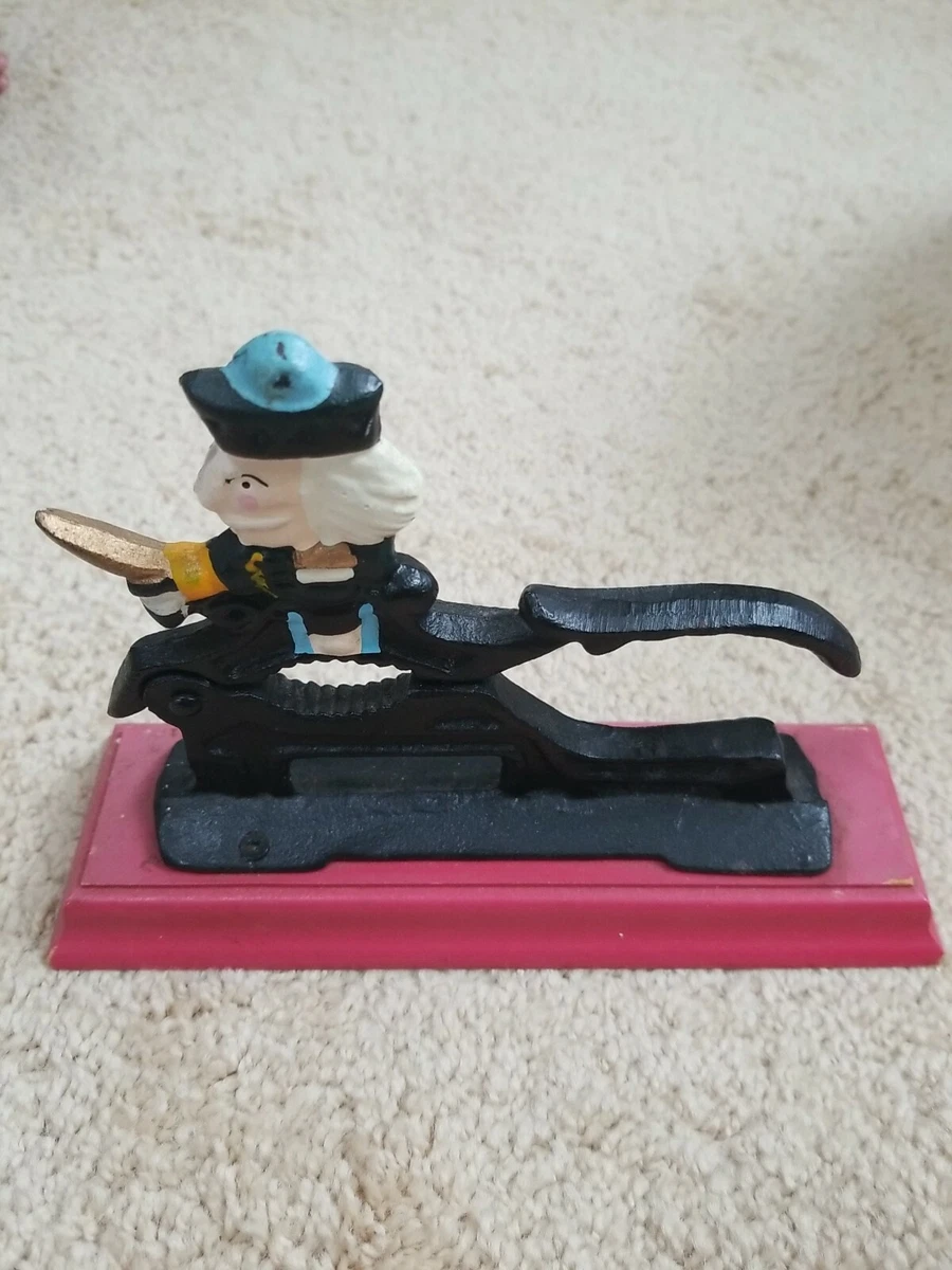Metal nutcracker deals soldier