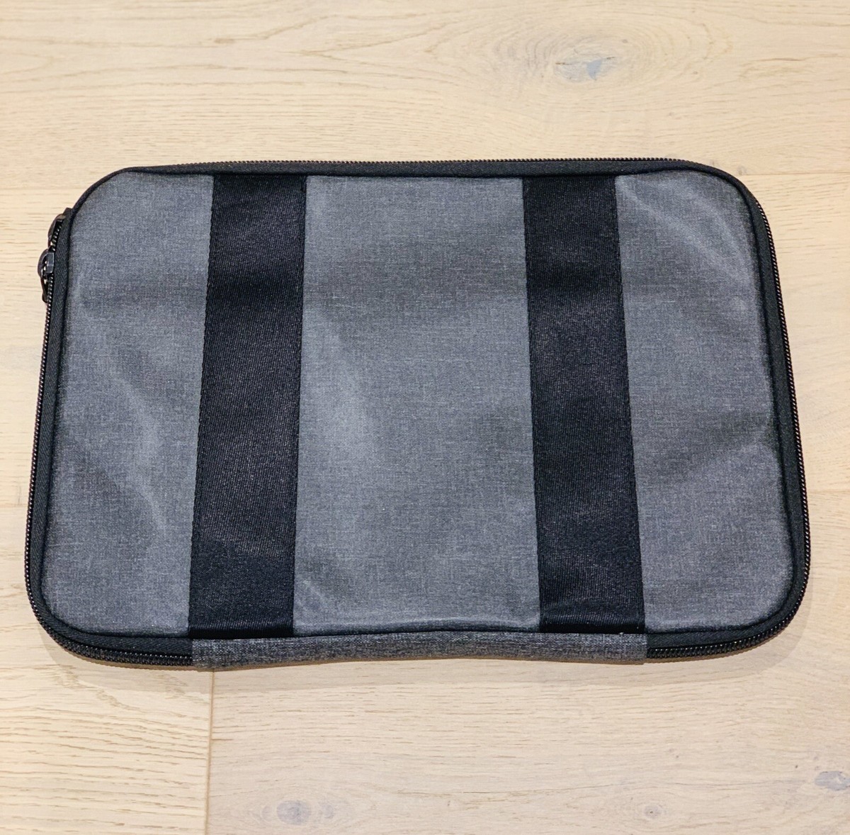 Crumpler Vis-A-Vis 15” Laptop Sleeve Dark Grey Marle