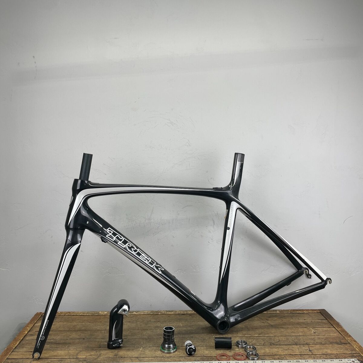 Trek Madone 5.2 Frame Set 54 cm USA Carbon Fiber OCLV 130 Trek Madone 5.2 Frame Set 54 cm USA Carbon Fiber OCLV 130