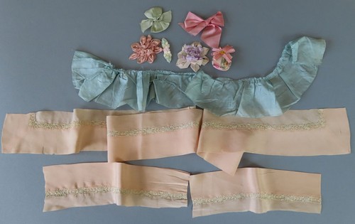 Lot Antique SILK Satin Trims BOWS Ribbonwork Hand Embroidered POINT de BEAUVAIS - Picture 2 of 8