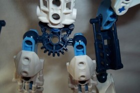 COMP:ETE Lego Bionicle Glatorian 8982 Strakk with manual