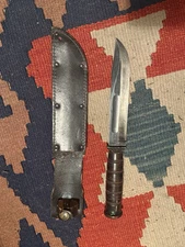 WW II USMC COMBAT KNIFE W/SHEATH /KILL A BEAR