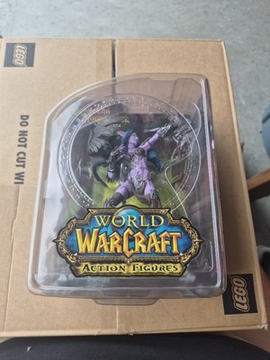 DC Unlimited World of Warcraft Figures Series 5:  Alathena Moonbreeze with Sorna